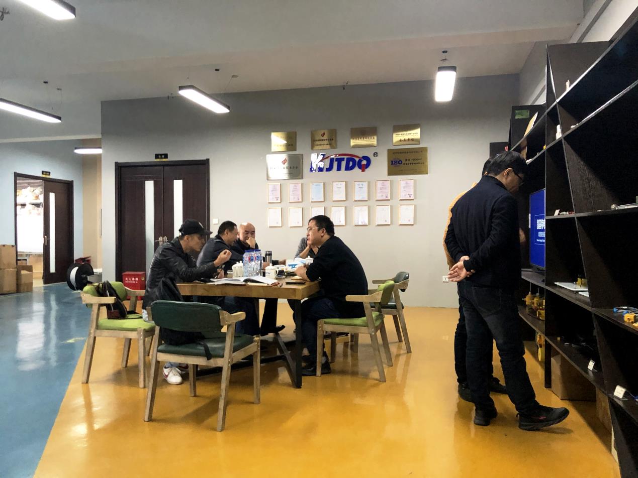 中船動力有限公司、鎮(zhèn)江市高新區(qū)商務局等領導一行蒞臨我司參觀考察